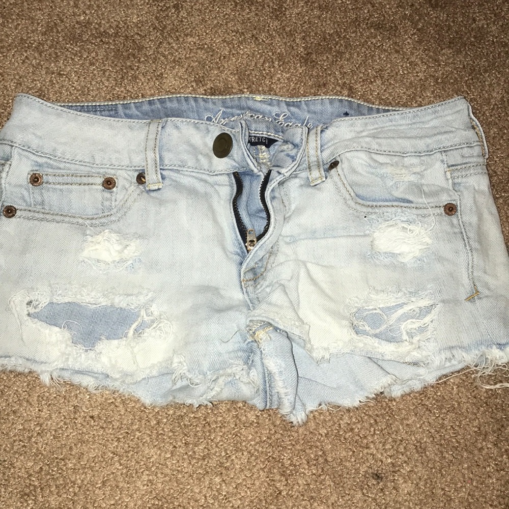 Mid rise booty shirts! Light wash!